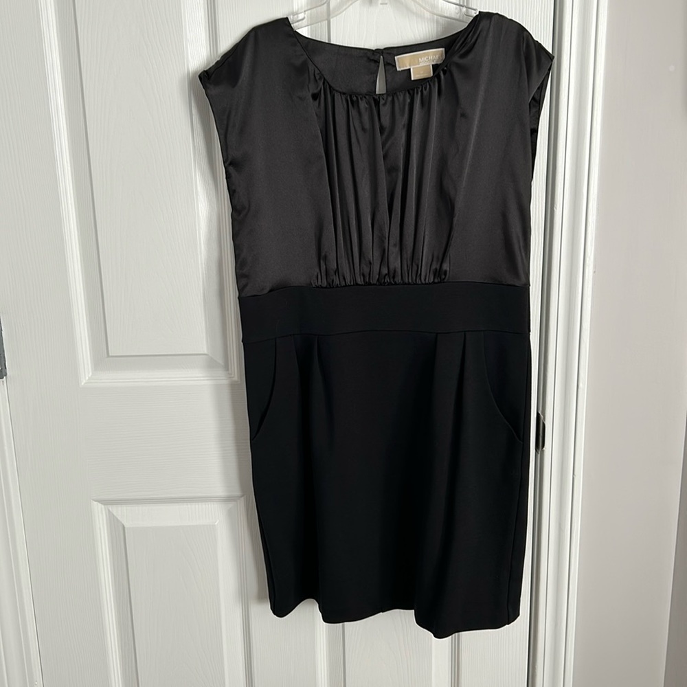Michael Kors 8P NWT dress satin and knit w/ ruching full zipper button at back